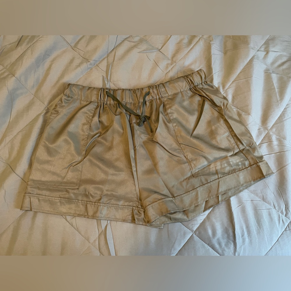 Fabric Short - Green - NWOT fits like 1-2x